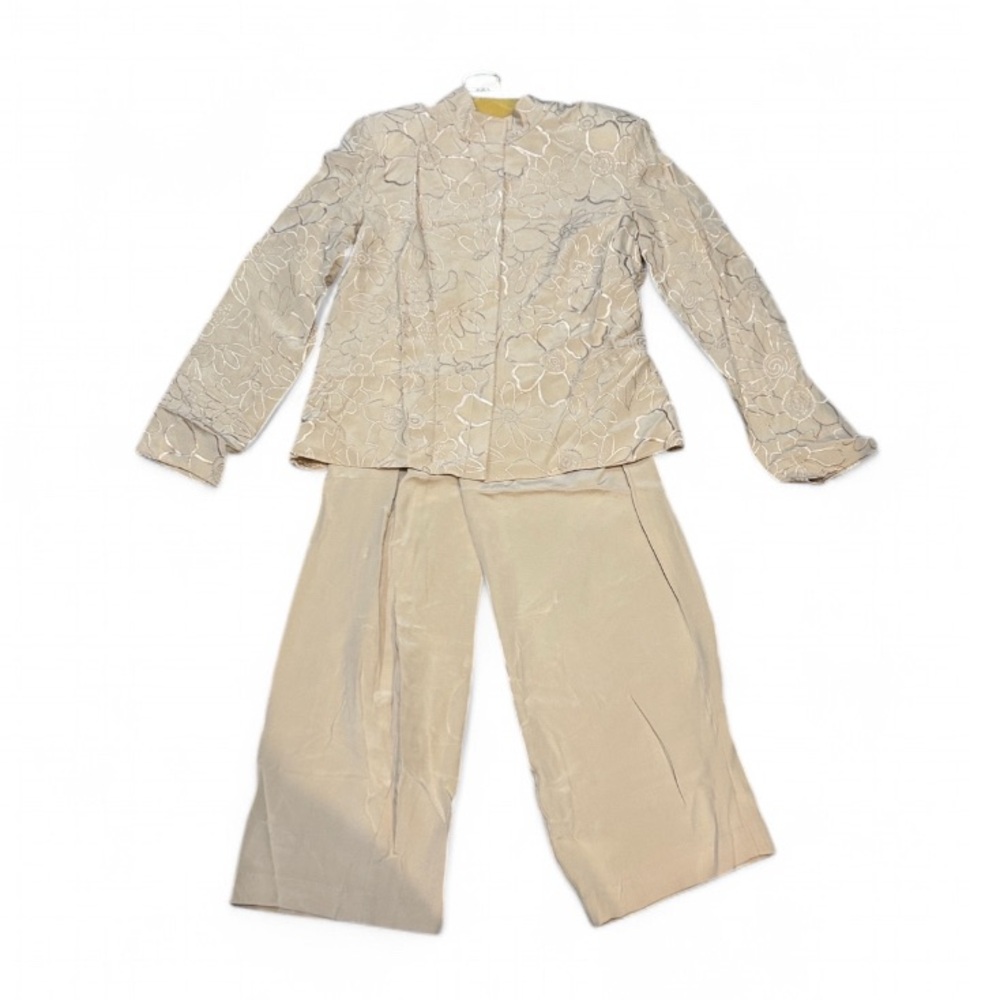 Bloomingdale's Beige Embroidered Set